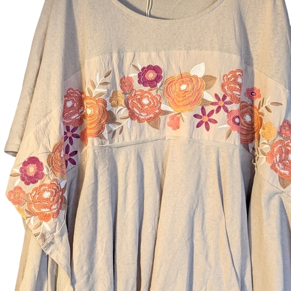 Cozy NWT Savana Jane NWT 1X/2X Boho Hipple Embrordered Floral Top - Picture 2 of 6